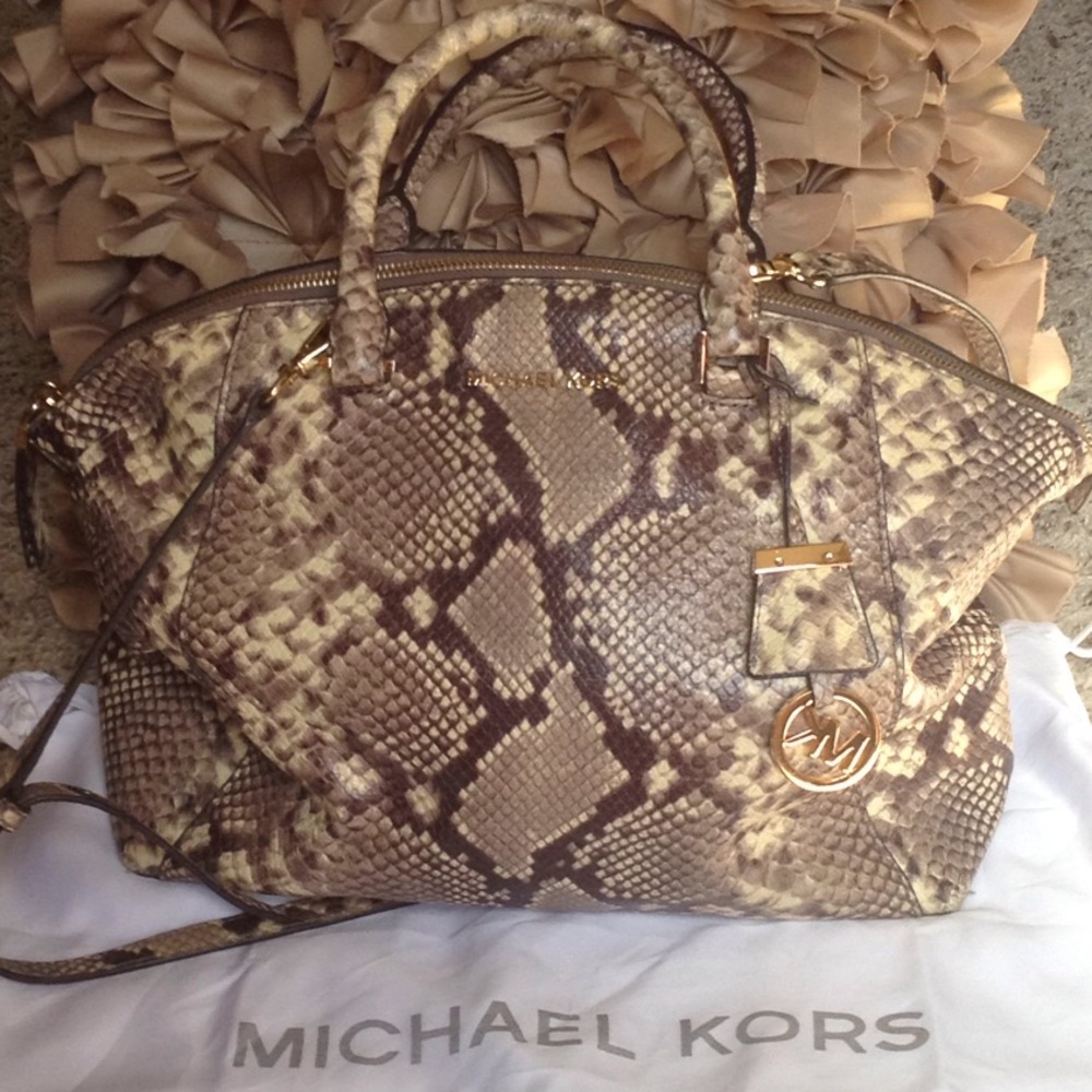 💥Authentic Michael Kors Riley Large🔥